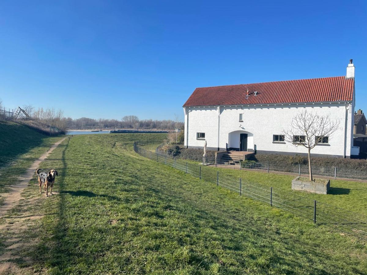 B&B Pompgebouw Aan De Rijn Tolkamer Eksteriør billede