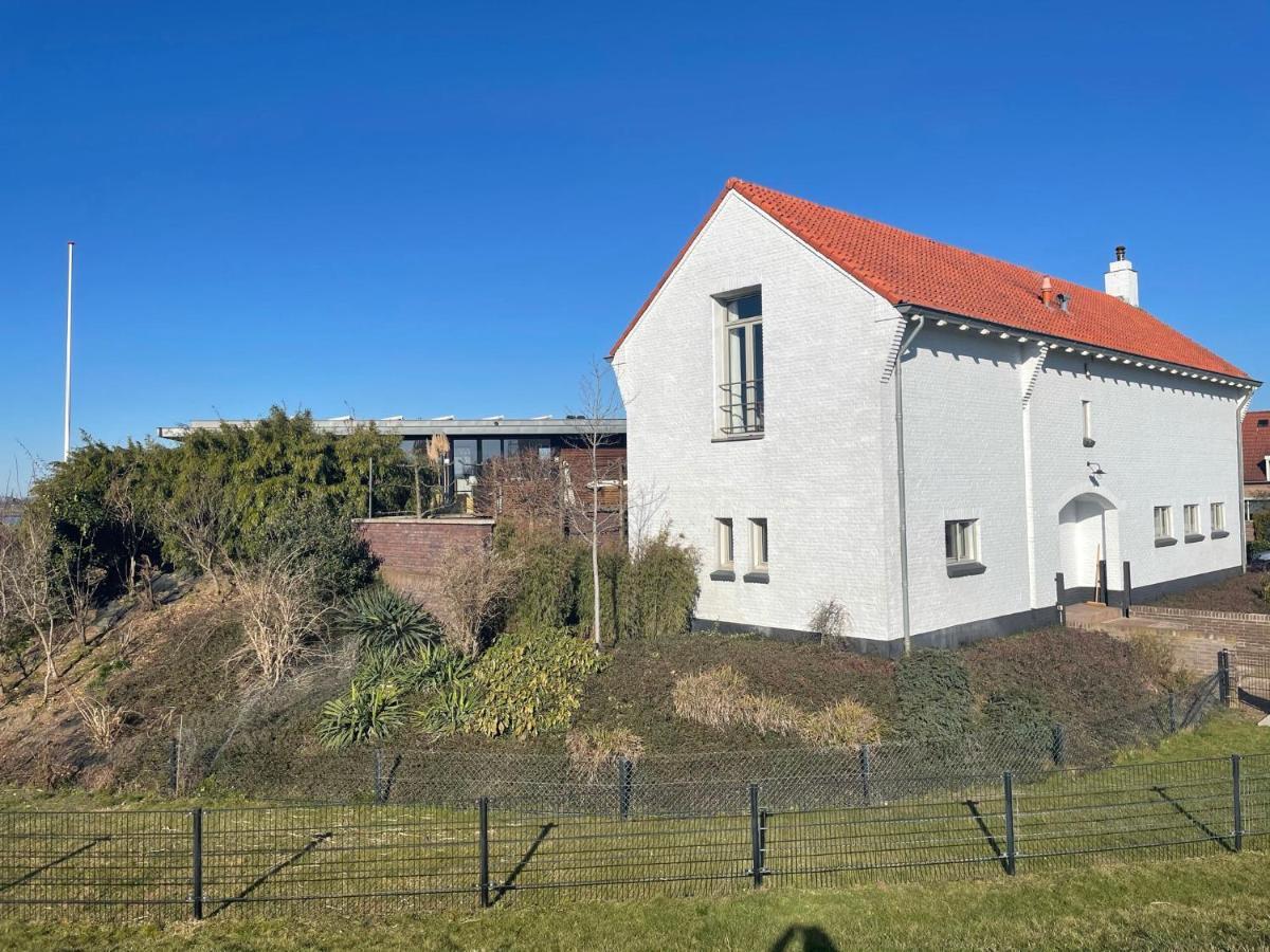 B&B Pompgebouw Aan De Rijn Tolkamer Eksteriør billede
